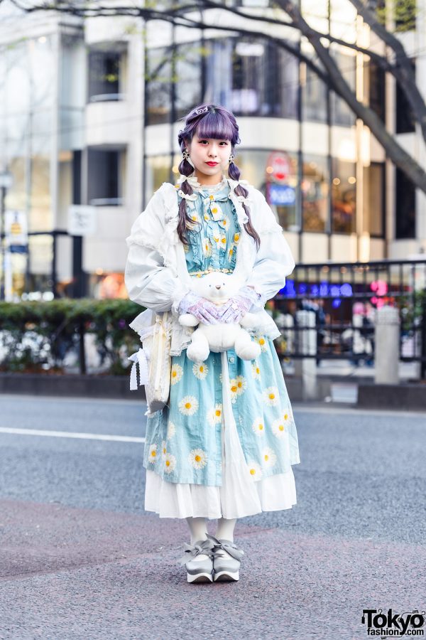 Audrey 品牌簡約優雅的服飾展示