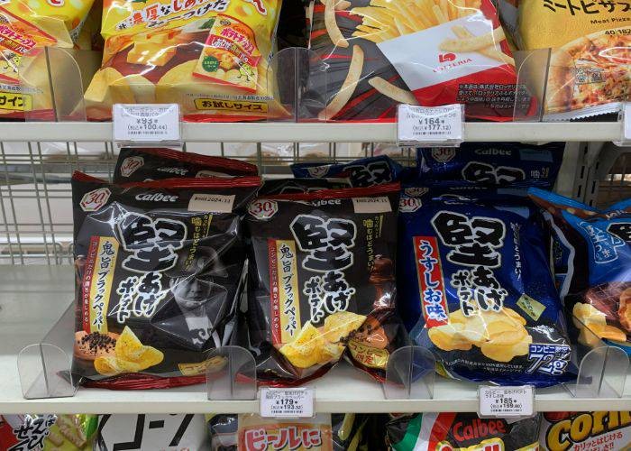 Calbee 日本薯片便利店陳列