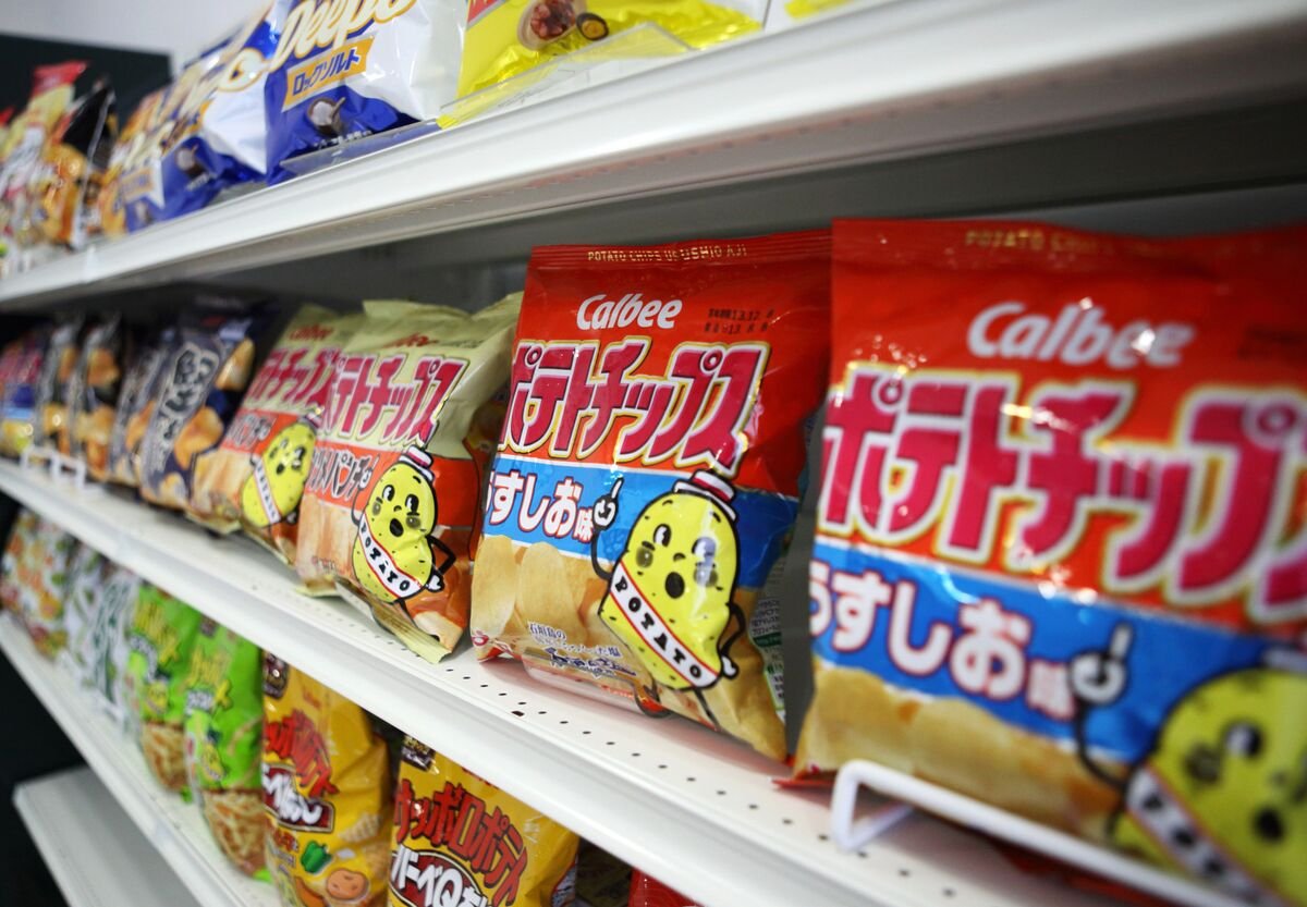 Calbee 卡樂B 日本零食品牌商品陳列
