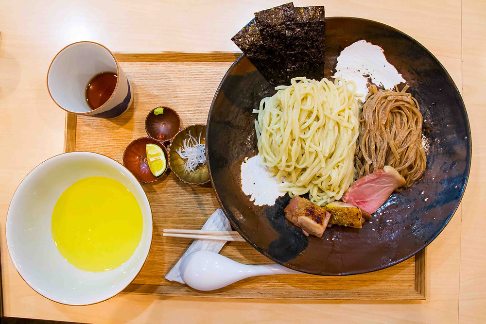 飯田商店湯河原總店外觀與店主飯田將太