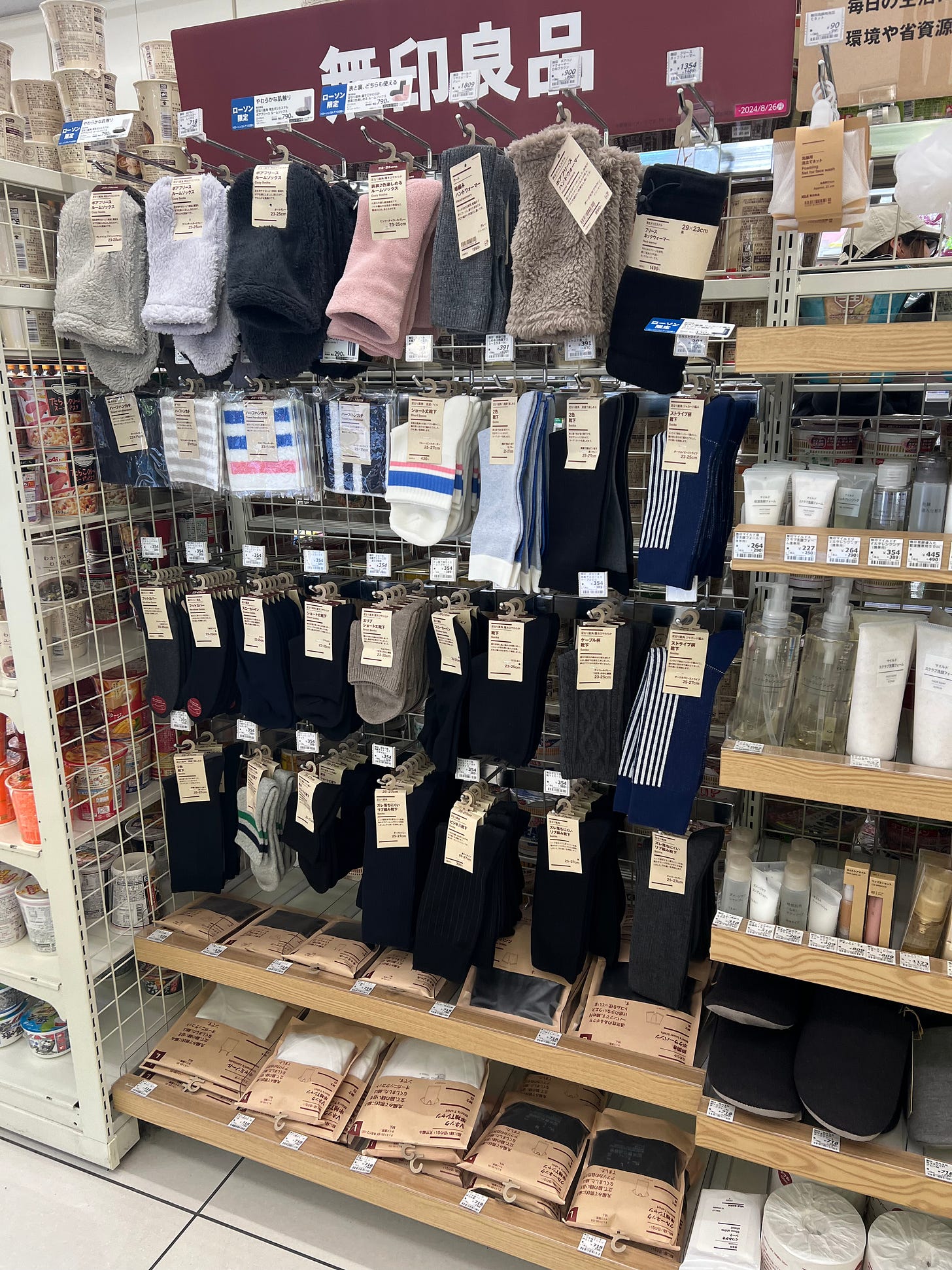 FamilyMart 襪子材質細節與織法展示
