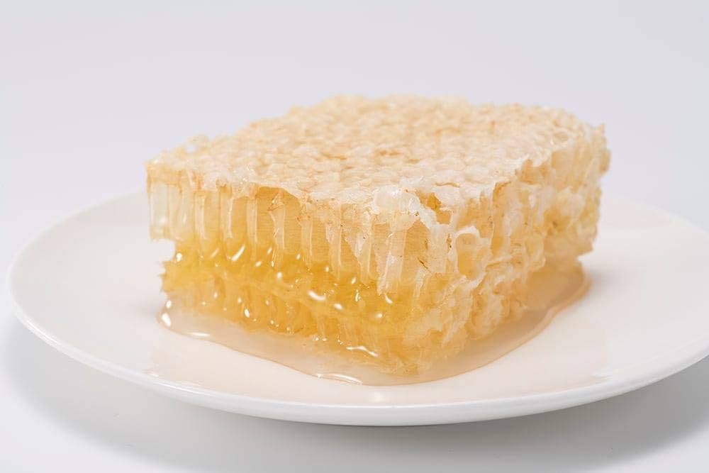 切塊蜂巢蜜擺盤展示