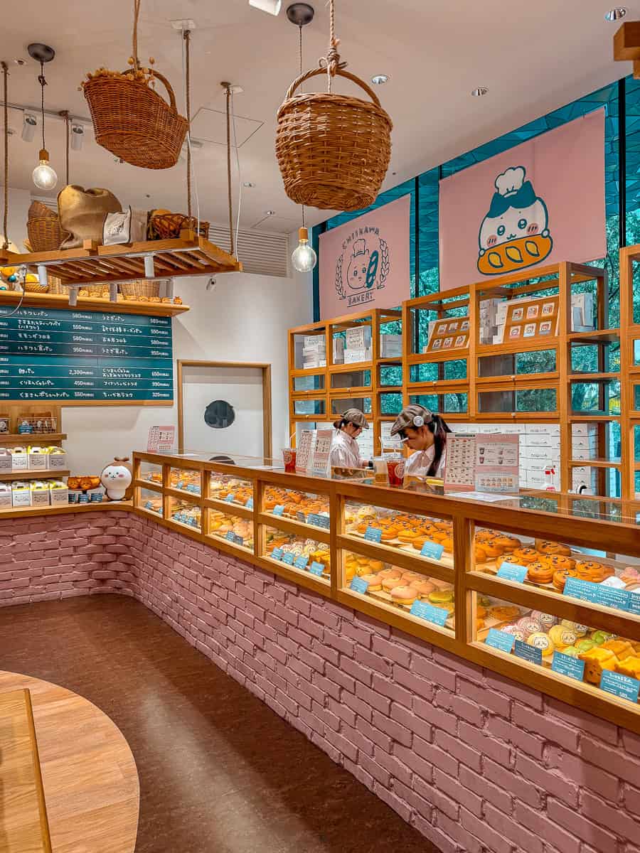Chiikawa Bakery 限定商品與購買排隊現場