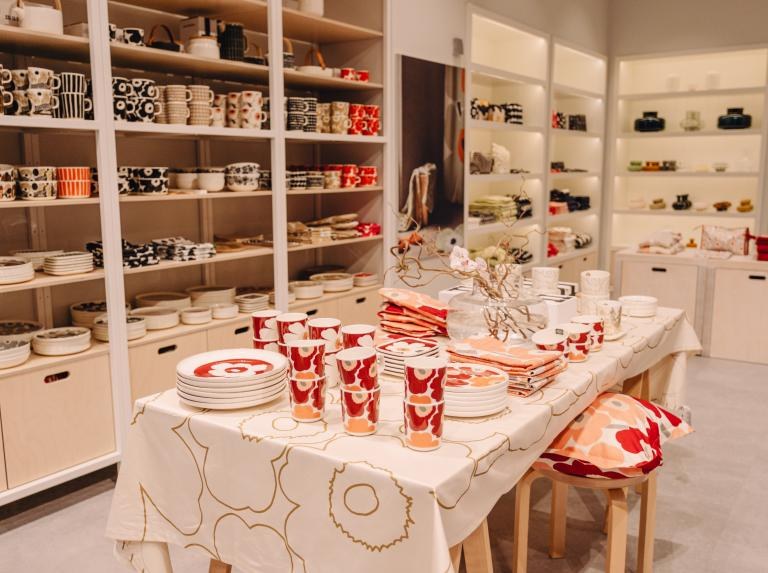 Marimekko 日本店鋪與家居用品陳列