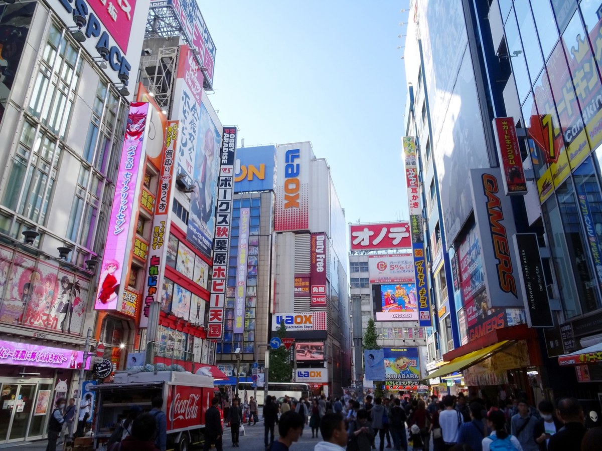 日本東京電器商店內的家電購物環境