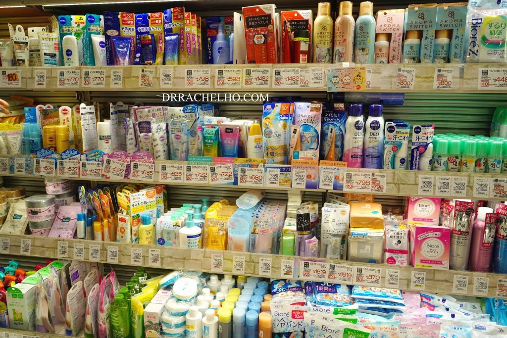 東京藥妝店內琳瑯滿目的日本美妝產品